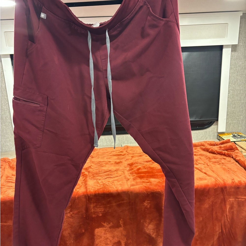 Figs Maroon V-Neck Scrub Top and Pants - Picture 4 of 7